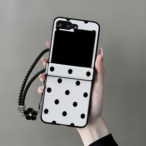 TEMU 휴대폰 케이스 - 인조 가죽 접이식 보호 케이스, 손목 스트랩 디자인, Flip 6/Z Flip 7 폰용, 쉬운 화이트 배경에 블랙 물방울 무늬, Z Flip 5/Z Flip 4/Z Flip 3 겸용 낙하 방지 플립 케이스