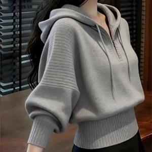 TEMU 그레이 후드 니트 상의 겨울용 오버사이즈 후드 니트 여성 캐주얼 지퍼 디테일 포인트 겨울 시즌 따뜻함을 더하는 여유로운 실루엣 데일리 레이어드 룩에 어울리는 활용도 높은 롱슬리브 니트 상의 벨트 없음 실내외 다양한 겨울 나들이 출퇴근 쇼핑 모임 등 여러 겨울 코디에 매치되는 실용적인 후드 니트 탑