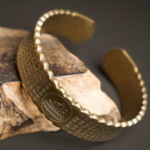 TEMU 1개 고풍 브라스 커프 팔찌, 음양 부적, 밀도 높은 각인과 크레넬 가장자리