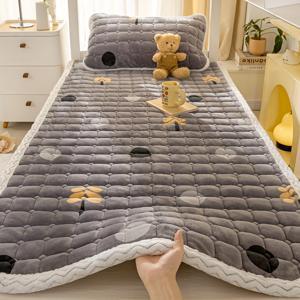 TEMU 럭셔리 밀크 침대 매트리스 보호커버 - 퀼트 소프트 밀크로 따뜻한 겨울 쾌적함, 주름 방지 & 세탁기 사용 가능한 얇은 매트리스 커버, 코너 스트랩 잠금 장치, 침실, 아파트, 호텔용 침대커버 - 이상적인 크리스마스 선물|이불|매트리스커버