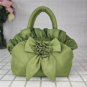 TEMU 1개 여성용 플로럴 리본 핸드백 - 중형 지퍼 클로저 여름 토트백, 내구성 있는 폴리에스터 & 넉넉한 수납공간, 손세탁/드라이클리닝 가능, 레드 & 라이트 그린 테마, 캐주얼&포멀 스타일링, 귀여운 퍼스, 다재다능한 토트백, 여성스러운 디자인, 튼튼한 핸들, 패션 액세서리, 패션 애호가를 위한