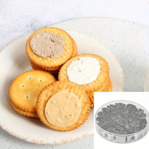 TEMU 글자와 숫자를 위한 미니 쿠키 커터 37개 세트 (보관 상자 포함). 이 스테인리스 스틸 몰드는 펜딩, 쿠키, 케이크, 과일, 채소, 반죽에 적합합니다. 하누카, 추수감사절과 같은 다양한 기념일에 이상적입니다.