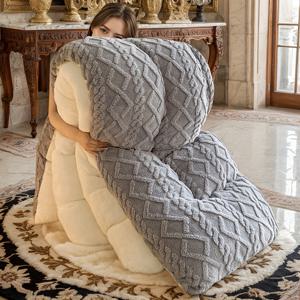 TEMU 두꺼운 기모 또는 양모로 제작된 따뜻하고 포근한 플러시 담요는 사계절 내내 사용할 수 있습니다. 촉감이 부드럽고 고급스럽고 세탁기 사용이 가능하며 침실, 게스트 룸, 호텔 및 거실에 적합합니다.