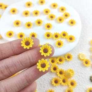 TEMU 52개 레진 꽃 장식 - 생생한 노란색 & 갈색 플로럴 압착 레진 꽃, 네일 아트, 헤어 클립, 휴대폰 케이스 및 공예 프로젝트용 - 내구성이 좋고 사용하기 쉬운 천처럼 느껴지는 소재, 네일 아트 용품, 공예 프로젝트 용품