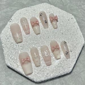 TEMU 10개 수제 네일 팁, 퍼스 디자이어 스타일의 누드 핑크 손으로 페인팅된 레이스 및 리본, 달콤하고 미니멀한 디자인으로 손톱의 흰색을 강화합니다. 젤리 스티커 1개, 스티커 1개, 네일 파일 1개 포함 (참고: 접착제 미포함)|네일팁|네일스티커