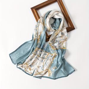 TEMU 67.7인치 x 20.87인치 크기의 중국 빈티지 여성용 실크 긴 스카프입니다. 100% 천연 실크로 제작되었으며 부드럽고 가벼우며 뛰어난 통기성이 있습니다. 다양한 상황에 적합하며 머리 스카프로도 사용할 수 있습니다.