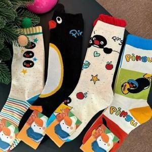 TEMU 사랑스러운 만화 펭귄 중간 길이 양말 4켤레 팩 - 데일리룩에 다재다능하고 스타일리시함. 여성용으로 주로 디자인되었지만 남성용 패션 양말도 있으며, 남녀공용입니다. 크리스마스 및 할로윈 의상, 데일리룩에 완벽합니다.
