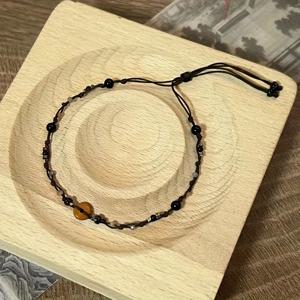 TEMU 평화 기호와 비즈 장식이 특징인 전통 중국 디자인의 스타일리시한 핸드메이드 커플 팔찌. 독특한 빈티지 스타일을 선보입니다.