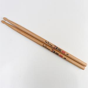 TEMU Bateey 브랜드 미국 월넛 나무 드럼 스틱 1쌍, 해골 다크 스타일. 모델은 5A, 5B, 7A, 2B로 제공됩니다. 이 고품질 드럼 스틱은 재즈, 록 음악 파티를 위해 특별히 디자인되었습니다.