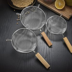 TEMU 1/3개 세트 다기능 스테인리스 스푼, 내구성 강화, 미세한 망, 걸이형, 슬래그 필터링 쉬움, 이중 귀 나무 손잡이, 프라이팬 스푼, 가정용 주방 도구 액세서리, 라마단, 새해, 부활절을 위한 완벽한 선물