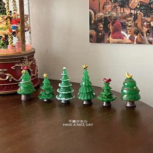 TEMU 리얼한 플라스틱 크리스마스 트리 5세트 | 장식, 데스크탑 창문 디스플레이, 전기 불필요, 6가지 스타일, 야외 트리 장식에 적합