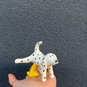 TEMU 다양한 방 유형을 위한 애니메이션 영감을 받은 창의적인 장식, 전기 필요 없음, 크리스마스, 할로윈, 부활절, 한카카, 추수 감사절 장식에 완벽한 독특한 스타일의 수지 개 소변하는 인형