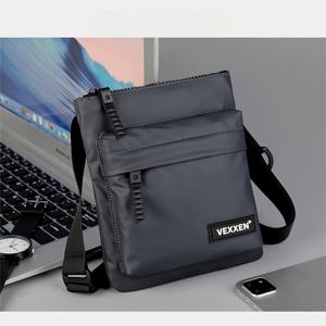 TEMU 조절 가능한 스트랩이 특징인 남성용 크로스바디 - 컴팩트한 세로 스타일로 디자인되었으며, 휴대폰을 위한 포켓이 포함되어 있습니다. 출퇴근, 여행 또는 직장에서 사용하기에 완벽한 메신저 백으로, 남성용 블랙 백팩, 크로스바디 지갑으로 적합합니다.