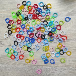 TEMU 색상의 프린트 디자인이 있는 13mm 다용도 실리콘 링 100개 세트. 미끄럼 방지 기능이 있으며, 휴대폰, 열쇠, 물병, 신분증, 공예품에 적합합니다. 클립이 있는 조절 가능한 끈이 포함되어 있으며, 스타일리시한 링입니다.|키링