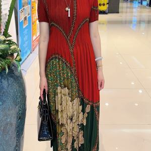 TEMU 플러스 사이즈 여성용 플로럴 프린트 여름 드레스 - 우아한 스트레치 미디 길이 H라인 실루엣, 반팔 & 주름 디테일, 기계 세탁 가능, 캐주얼 아웃핏, 귀여운 여름 원피스, 비투명 소재, 통기성 좋은 재질, 커브리 패션