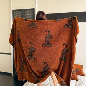 TEMU 1개 반 사이즈 플리스 담요, 양면 브라운, 블랙 패턴, 500gsm, 빠른 보온, 다용도, 현대적인 동물 테마, 세탁기 사용 가능, 소파 커버, 사무실 낮잠, 가정 여행, 에어컨, 가을 겨울 침대 담요로 적합|쇼파커버|쇼파침대
