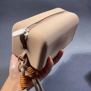 TEMU 큰 용량 세면도구 가방 (목걸이 스트랩 포함) - 튼튼한 여행용 정리 가방, 지퍼 잠금, 브라운 색상, 여성, 남성, 십대, 성인, 휴가, 출장용