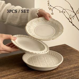 TEMU 화이트 글레이즈 세라믹으로 제작된 빈티지 디저트 접시 3개 세트입니다. 케이크 슬라이스, 쿠키, 칸넬레 등을 서빙하기에 적합하며, 레스토랑, 카페 또는 가정에서 사용하기에 완벽합니다. 장식 또는 엔터테인먼트에 훌륭한 선택입니다.