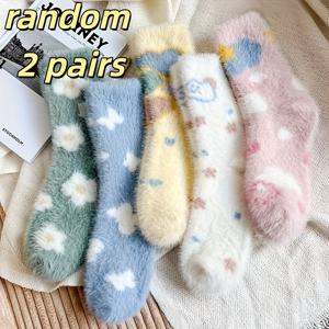 TEMU 4개/2켤레 팩 가을/겨울 여성용 만화 파란 하늘 흰 다기능 따뜻한 중간 튜브 플러시 양말 여성용 부드러운 양말 따뜻하고 편안함