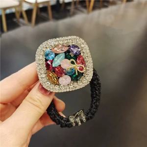 TEMU 고탄성 헤어 타이가 특징인 헤어 추가품. 유럽 및 미국 크로스보더 스타일의 반짝이는 라인스톤 장식, 두꺼운 가죽 밴드와 헤어링이 함께 어우러져 있습니다.