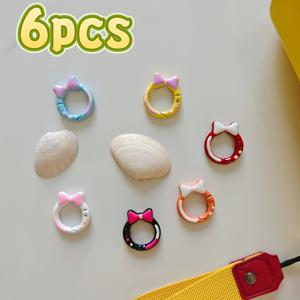 TEMU 야외 활동을 위한 튼튼하고 내구성이 뛰어난 합금 스프링 클립 6개 세트. 원형 모양에 리본이 달려 있어 캠핑 및 하이킹 백팩 장비 정리에 적합하며, 야외 후크, 야외 추가 장비, 물병 클립, 백팩 추가 장비로 사용할 수 있습니다.