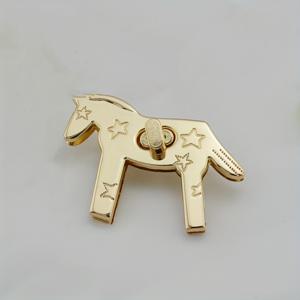 TEMU 1pc 골든 징크스 합금 핸드백용 호스형 락 - 스타 인그레이브가 있는 내구성 있는 하드웨어 액세서리, 여성용 가방에 이상적, 안전한 닫힘 | 우아한 락 디자인, 가방 하드웨어