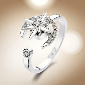 TEMU 1개 여성용 360° 회전 별 & 달 반지, 투명 액센트 밴드 & 다면체 별/중앙 - 우아한 연동 별 & 달 디자인, 부드러운 회전 메커니즘, 내구성 있는 캐주얼 의상, 기념일/생일 선물 (도금 없음, 사계절 착용) - 다양한 색상 옵션, 반짝이는 합성 지르코니아 효과, 다방향 회전 반지