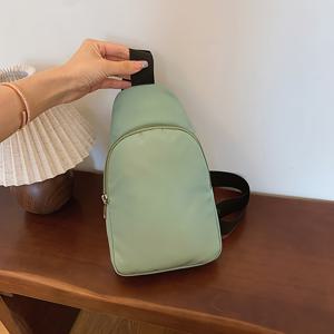 TEMU 세련되고 사용하기 쉬운 여성용 패브릭 가방. 단색 디자인과 조절 가능한 어깨 스트랩이 특징이며, 야외 활동 및 스포츠에 적합합니다.