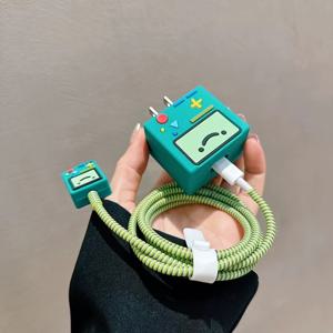 TEMU 이 귀엽고 재미있는 창의적인 만화 로봇 모양 데이터 케이블 보호기 세트는 아이폰 충전 케이블 및 데이터 라인 보호기에 적합하며, 와이어 와인더가 특징입니다. PVC 재질로 제작되었으며 배터리 없이 작동하며 이상적인 선물입니다.