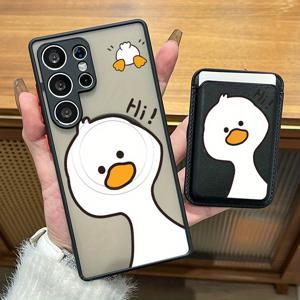 TEMU 휴대폰 케이스 - 창의적인 충격 방지 만화 오리 디자인의 마그네틱 휴대폰 케이스와 스타일리시한 인조 가죽 마그네틱 카드 클립이 특징인 투피스 럭셔리 패션 세트입니다. 이 다기능 지갑은 삼성 갤럭시 S25 울트라와 호환됩니다.