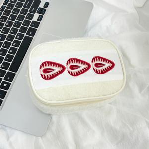 TEMU 체크 무늬 안감이 있는 자수 딸기 메이크업 가방 1개 | 휴대용 화장품 파우치, 데일리 사용에 이상적, 귀여운 한국 스타일, 여행 필수품