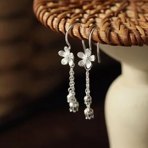 TEMU 신상 가을 겨울용 귀걸이, 고급 플로럴 프린지 및 귀걸이 보호용 귀걸이 후크 포함