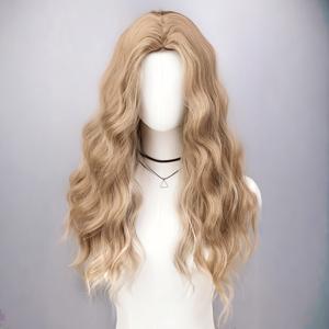 TEMU 22인치 중간 길이의 곱슬 금발 가발입니다. 고품질의 합성 소재로 제작되었으며 자연스러운 느낌을 주고 있습니다. 여성에게 완벽하며, 일상, 생일, 공연 및 할로윈, 크리스마스와 같은 특별한 날에 이상적입니다.