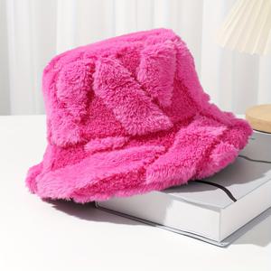 TEMU 3D 플로럴 기하학 패턴, 따뜻한 두께의 플러시 소재, 귀 보호 기능이 있는 솔리드 컬러 푸쉬시아 여성용 가을/겨울 버킷햇. 다양한 의상과 잘 어울리는 기본적인 레트로 스타일을 제공합니다.