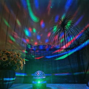 TEMU 2025 업그레이드 드리미 컬러풀 스타리 스카이 프로젝터 램프, USB 프로젝션 장식등, 자동 회전 별과 달 기능, RGB 멀티컬러 앰비언트 조명, 침실 거실 크리스마스 할로윈 가을 홈 데코