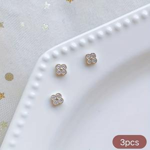 TEMU 3개 세트의 새로운 가을/겨울 네일 아트 제품. 정교한 4잎 클로버 지르코니아, 반짝이는 빈티지 보석, 장식 꽃 장식이 특징이며 네일 살롱 전용입니다.