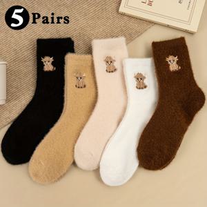 TEMU 소와 송아지 자수가 있는 여성용 플러시 겨울용 두꺼운 중목 양말 5켤레 - 포근한 잠옷 및 바닥 양말, 손세탁 가능, 추운 날씨에 적합한 귀여운 소 디자인, (5켤레 팩)