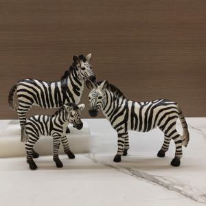 TEMU 고품질 PVC 얼룩말 가족 조각상 3개 세트, 작은 얼룩말 레진 공예는 가정, 사무실 및 거실 장식에 적합하며, 가족 동물입니다