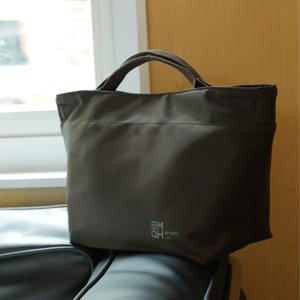 TEMU 휴대용 단색 런치백, 도시락 보관용으로 디자인되었으며, 두껍고 튼튼한 소재로 제작되었습니다 - 작은 사이드 포켓과 지퍼 잠금 장치가 특징이며, 학교, 직장 통근 및 일상 사용에 적합합니다. (식품 접촉용 아님). (식품 비접촉)