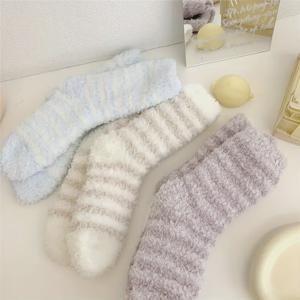 TEMU 여성용 미드-카프 플러시 양말 3켤레 | 귀엽고 달콤한, 두꺼운 패션, 가을/겨울용 따뜻함, 바닥 수면 및 산후 관리용 방한 기능