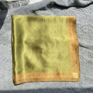 TEMU 1개 100% 뽕나무 실크 스카프 여성용 - 우아한 & 브라운 스퀘어 숄, 비탄력성 포멀 & 캐주얼 의상에 적합, 럭셔리 넥 랩/헤드피스, 손세탁 가능, 결혼식, 파티, 특별한 행사를 위한 사계절 액세서리 - 엄마를 위한 완벽한 선물