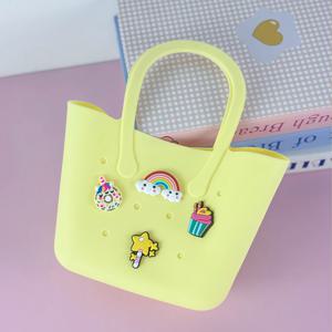 TEMU 4개의 만화 캐릭터가 있는 단색 실리콘 가방. 토트백, 비치백, 욕실 수납 가방, 이브닝백 또는 쇼핑백으로 사용하기에 적합합니다. 십대용으로 적합합니다.