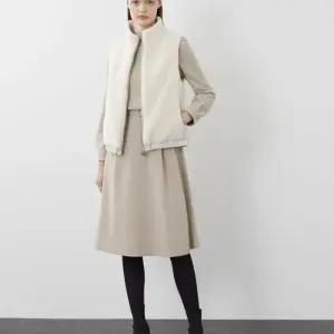 올리비아로렌 HC19 배색패치 퍼베스트  VOBJF3W9361