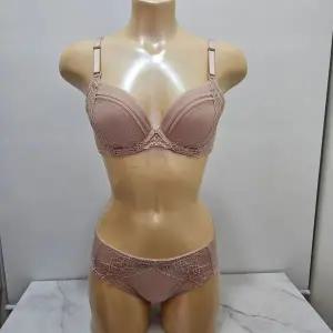 갤러리아 갤러리아 비비안CDEF/W 멜로 핏 몰드브라 팬티세트(BR1900A/BP1900A/SK