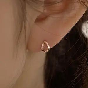 [더블유비엘]10k 쏠레이 컷팅 원터치 링귀걸이 (3size)   (윙블링)