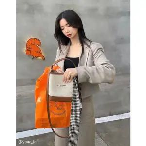 [NS홈쇼핑]JABA5E648 질스튜어트 [뉴페이퍼] 아이보리 캔버스 버킷백 S[34908314]