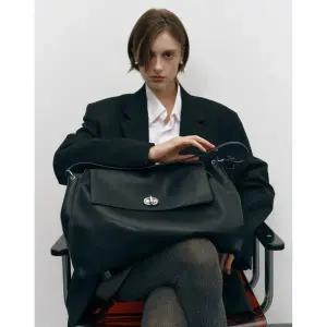 [NS홈쇼핑]JABA5F100 질스튜어트 [AUBE][파우치포함] 블랙 가죽 오브 장식 숄더백 L..