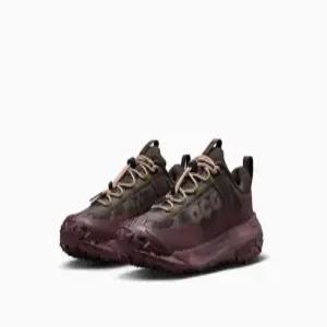 [국내배송]  ACG 마운틴 플라이 2 로우 고어텍스 버건디 크러쉬 HF6245-200