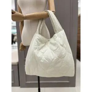 [러브앤쇼](신세계 사우스시티)퀼팅패딩 숄더백 GCFMGBG01