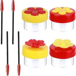 손에 들고 있는 벌새 모이통 4개의 손 청소 브러시가 창문 야외용 야생 조류